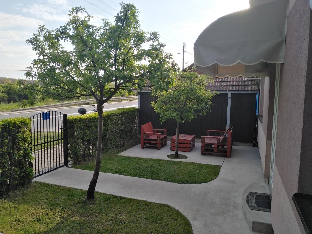 Apartman “Pod Kraljevicom” ซาเยชาร์ ภายนอก รูปภาพ